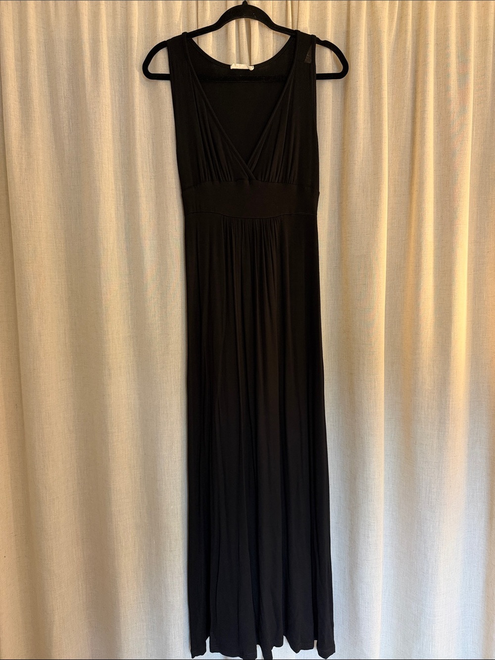 🥂 Loveappella black v-neck jersey maxi dress. Size S.